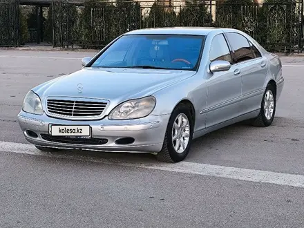 Mercedes-Benz S 320 2000 года за 5 300 000 тг. в Алматы – фото 2