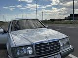 Mercedes-Benz E 220 1994 года за 2 000 000 тг. в Туркестан – фото 2