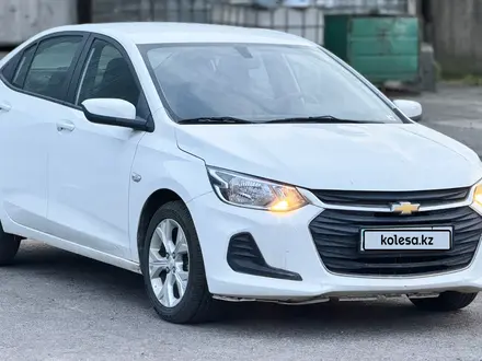 Chevrolet Onix 2022 года за 5 700 000 тг. в Алматы