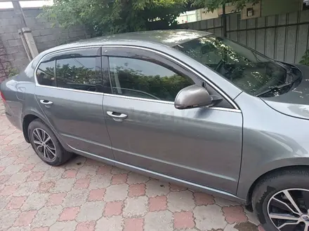 Skoda Superb 2011 года за 3 550 000 тг. в Алматы – фото 2