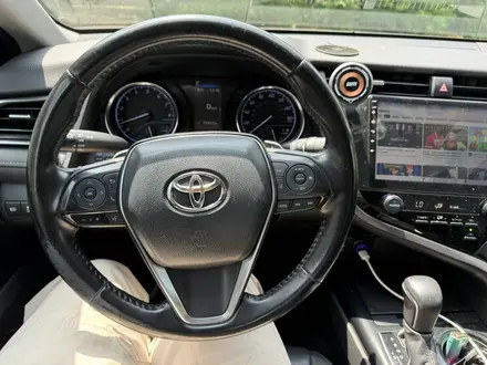 Toyota Camry 2019 года за 11 500 000 тг. в Алматы – фото 4