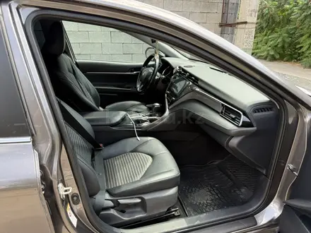 Toyota Camry 2019 года за 11 500 000 тг. в Алматы – фото 8