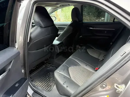 Toyota Camry 2019 года за 11 500 000 тг. в Алматы – фото 11