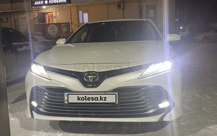 Toyota Camry 2019 годаүшін16 000 000 тг. в Семей