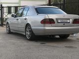 Mercedes-Benz E 50 1995 года за 3 200 000 тг. в Актау – фото 2