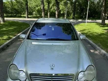 Mercedes-Benz C 200 2003 годаүшін5 700 000 тг. в Алматы – фото 25