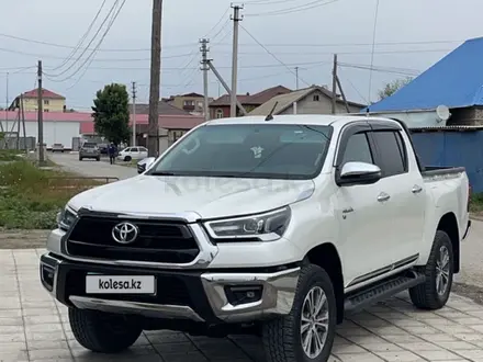 Toyota Hilux 2022 года за 21 300 000 тг. в Атырау – фото 2