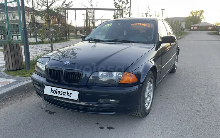 BMW 318 2001 года за 2 650 000 тг. в Астана