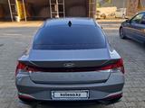 Hyundai Elantra 2023 года за 10 500 000 тг. в Уральск – фото 2