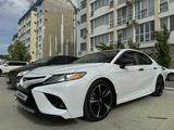 Toyota Camry 2020 года за 16 500 000 тг. в Атырау – фото 2