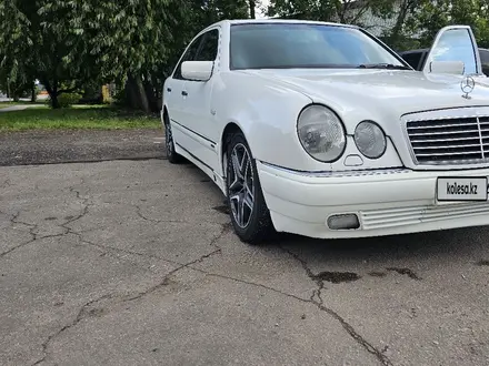 Mercedes-Benz E 320 1997 года за 2 800 000 тг. в Астана – фото 11