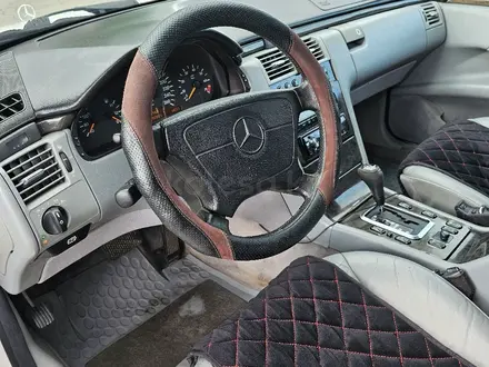 Mercedes-Benz E 320 1997 года за 2 800 000 тг. в Астана – фото 4