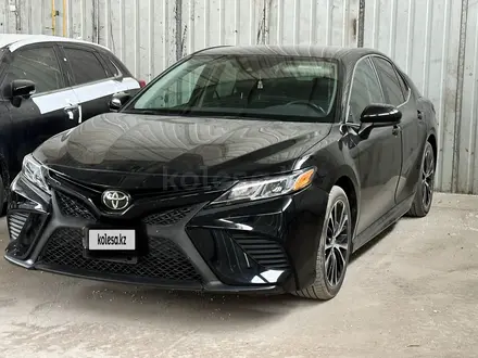 Toyota Camry 2019 года за 13 200 000 тг. в Уральск – фото 2