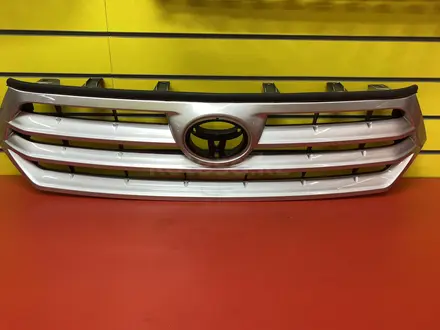 Решетка радиатора на Toyota Highlander 2012 — 2015 за 45 000 тг. в Алматы