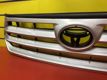 Решетка радиатора на Toyota Highlander 2012 — 2015 за 45 000 тг. в Алматы – фото 2