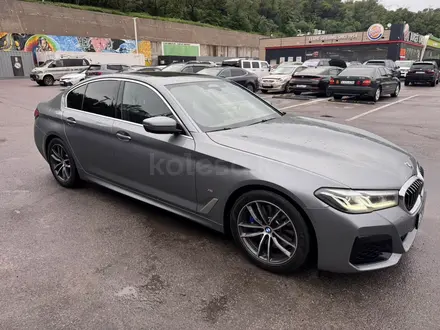 BMW 520 2022 года за 25 500 000 тг. в Алматы – фото 3