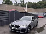 BMW 520 2022 года за 25 500 000 тг. в Алматы – фото 2