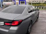 BMW 520 2022 года за 25 500 000 тг. в Алматы – фото 4