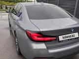 BMW 520 2022 года за 25 500 000 тг. в Алматы – фото 5