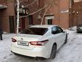 Toyota Camry 2021 года за 18 700 000 тг. в Астана – фото 3
