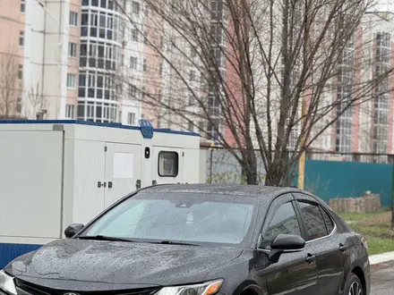 Toyota Camry 2018 года за 11 500 000 тг. в Уральск – фото 3