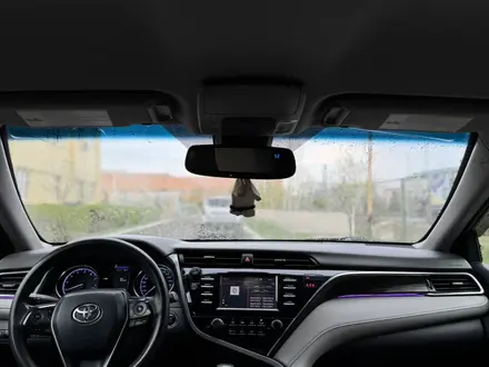 Toyota Camry 2018 года за 11 500 000 тг. в Уральск – фото 7