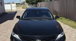Toyota Camry 2018 года за 11 500 000 тг. в Уральск – фото 2