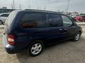 Kia Carnival 2001 года за 2 300 000 тг. в Алматы – фото 3