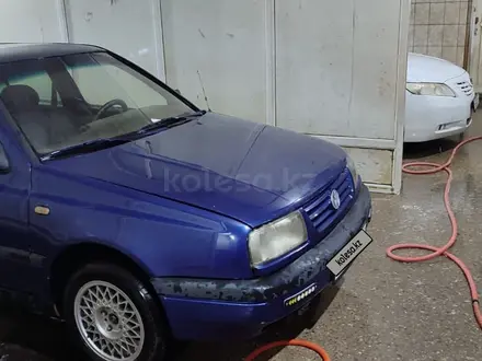 Volkswagen Vento 1993 года за 1 000 000 тг. в Актобе – фото 4