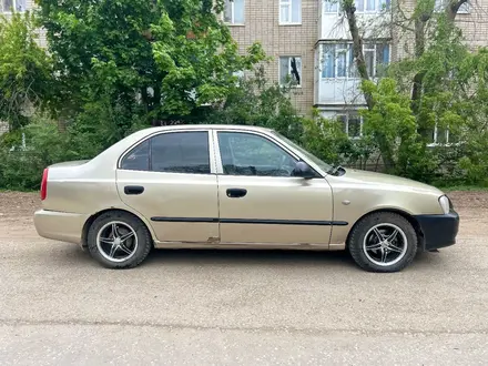 Hyundai Accent 2004 года за 2 000 000 тг. в Актобе – фото 3