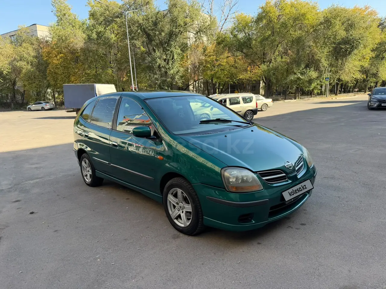 Ниссан Tino, 2001