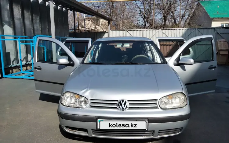 Volkswagen Golf 2001 годаүшін2 400 000 тг. в Алматы