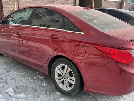 Hyundai Sonata 2013 года за 2 750 000 тг. в Актобе – фото 3