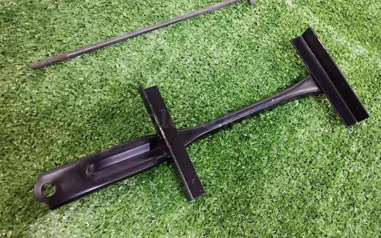 Кронштейн крепления аккумулятора Тойота за 8 000 тг. в Астана