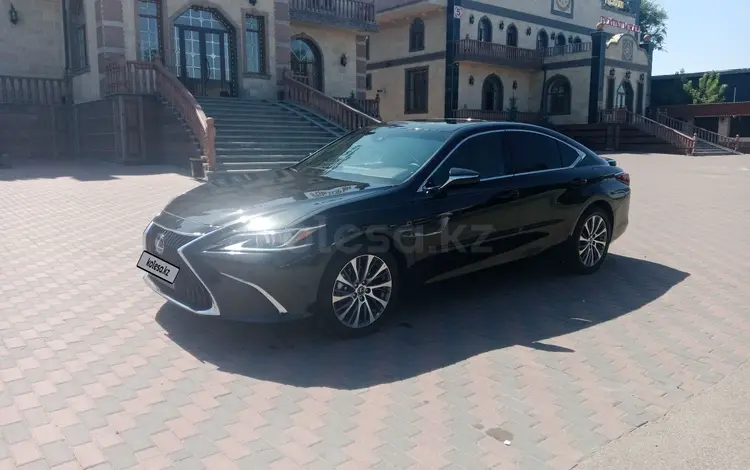 Lexus ES 250 2021 годаfor23 500 000 тг. в Алматы