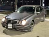 Mercedes-Benz E 230 1996 года за 1 850 000 тг. в Караганда – фото 2