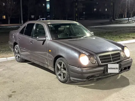 Mercedes-Benz E 230 1996 года за 1 780 000 тг. в Караганда – фото 3