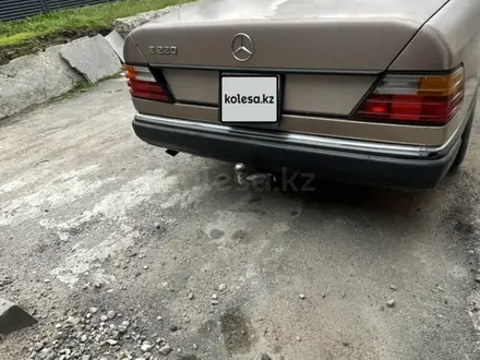 Mercedes-Benz E 220 1993 годаүшін2 500 000 тг. в Алматы – фото 4