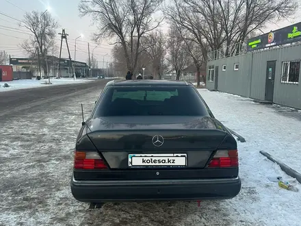 Mercedes-Benz E 280 1995 года за 3 400 000 тг. в Жетиген – фото 2