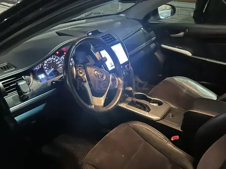 Toyota Camry 2014 года за 5 300 000 тг. в Актобе – фото 3
