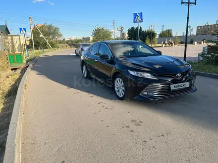 Toyota Camry 2019 года за 15 200 000 тг. в Семей – фото 15