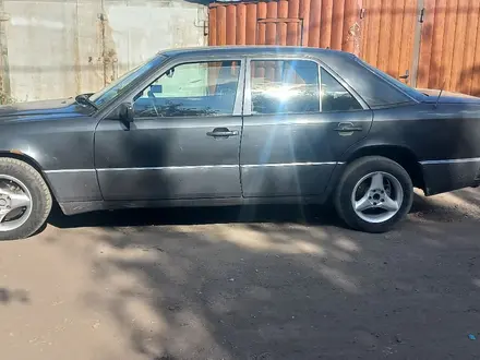 Mercedes-Benz E 300 1992 года за 1 550 000 тг. в Караганда – фото 4