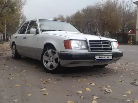 Mercedes-Benz E 230 1991 года за 1 700 000 тг. в Жаркент – фото 4