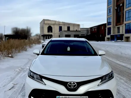 Toyota Camry 2020 года за 12 300 000 тг. в Астана – фото 2