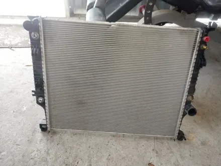 Радиатор на Мерседес ML350 W164 за 3 000 тг. в Алматы – фото 5