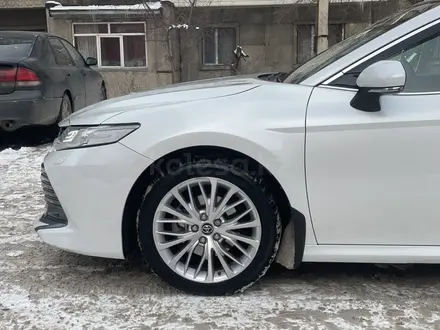 Toyota Camry 2018 года за 13 800 000 тг. в Алматы – фото 26