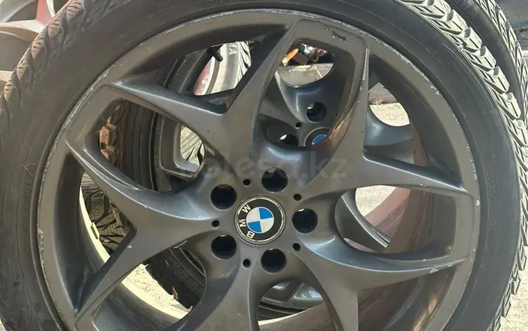Диски и резина на BMW X5 за 450 000 тг. в Алматы