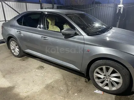 Skoda Superb 2017 года за 12 500 000 тг. в Актобе – фото 3