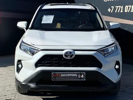 Toyota RAV4 2022 года за 18 500 000 тг. в Актобе