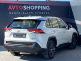 Toyota RAV4 2022 года за 18 500 000 тг. в Актобе – фото 3